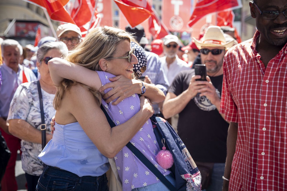 Yolanda_Diaz_'s tweet photo. Un año más salimos a las calles el #1deMayo. Un día de alegría y de ilusión compartida en la conquista de nuevos derechos. https://t.co/dxkvFQGgLM