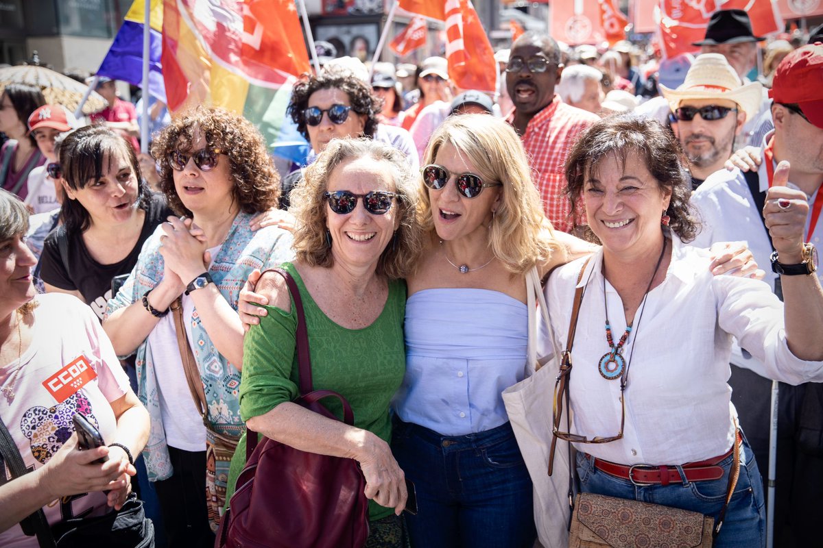 Yolanda_Diaz_'s tweet photo. Un año más salimos a las calles el #1deMayo. Un día de alegría y de ilusión compartida en la conquista de nuevos derechos. https://t.co/dxkvFQGgLM
