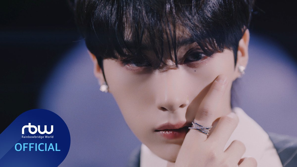 official_ONEUS's tweet photo. [#원어스]

9th Mini Album [PYGMALION]

🎥 'ERASE ME' MV TEASER 1

🪞 https://t.co/xKOV8ByrNa

2023.05.08 6PM RELEASE✔

#ONEUS #PYGMALION #ERASE_ME https://t.co/3zwQl2jyWJ