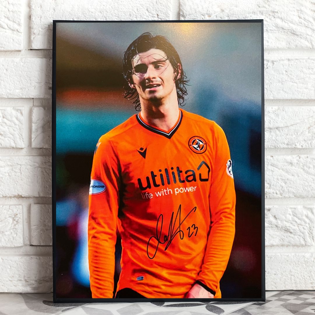 dodefoxpodcast's tweet image. ➡️ Fancy winning this signed A3 print from this weeks guest, Ian Harkes?
➡️ LIKE and RETWEET this post to enter!
➡️ Entries close Thursday 4th May at 12pm.