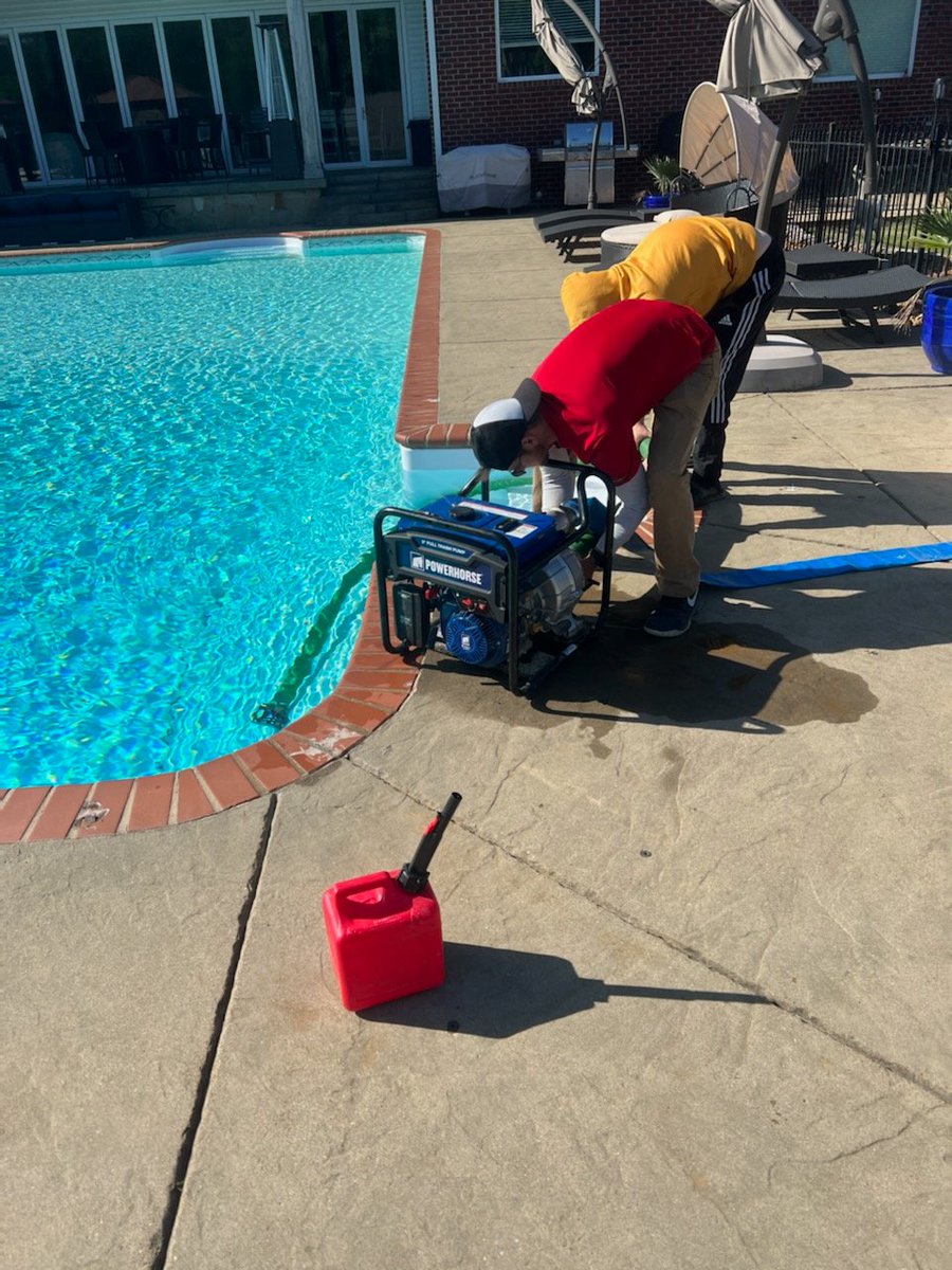 RSPInstallCrew's tweet photo. It's a beautiful day for a liner replacement. 💦
#RSPInstallCrew #Letsdothis
https://t.co/T9jTcQ2gnj https://t.co/Urij16ceKb