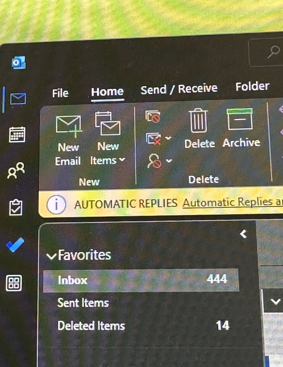 PrixcillaM's tweet photo. First day back at work- 444 unread emails and I was gifted $200 in fast food gift cards 😇 https://t.co/ULAQkjcEHP