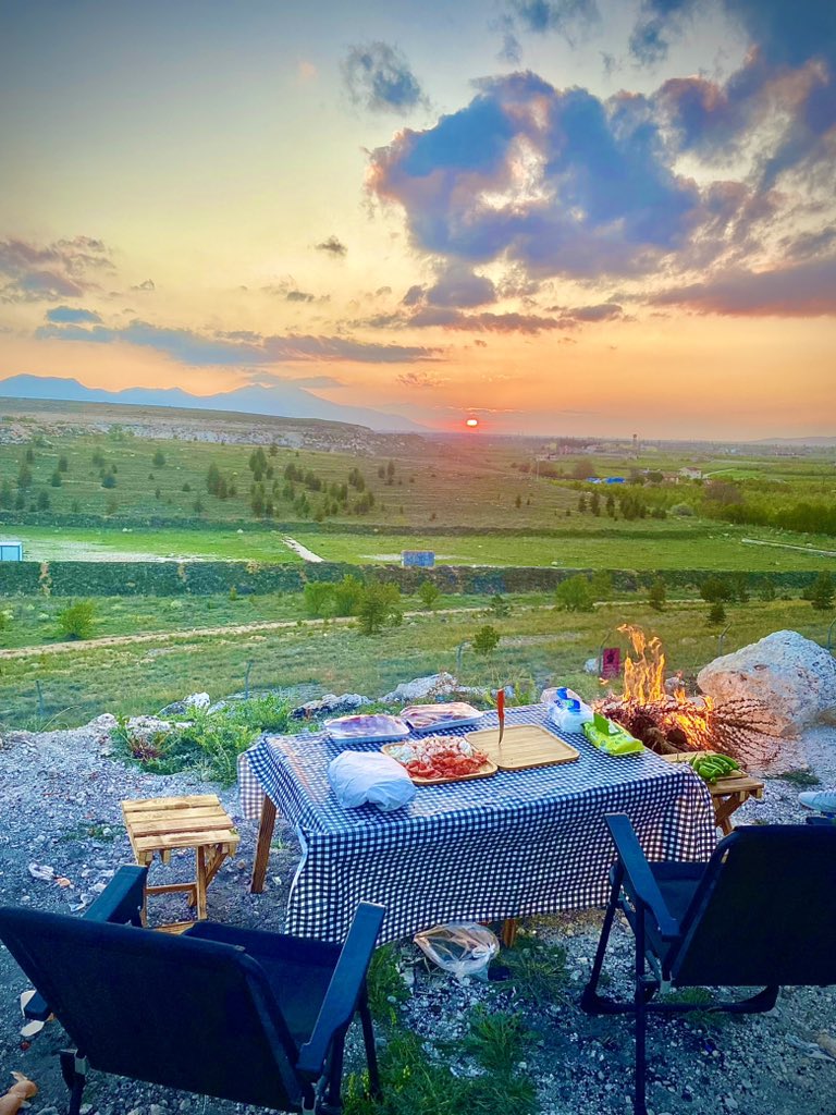 erhotamis70's tweet photo. Gün batar ve gece tüm kötülüklerin üstünü örter… https://t.co/Wy6C9JevZr