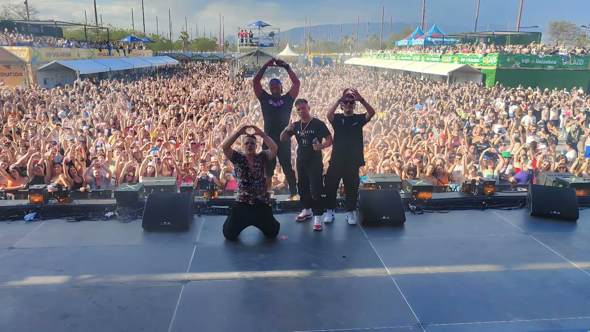 JuanmaGoCe's tweet photo. Equipazo 🫶🏻 
@FLOWRECORDSBCN

Increíble @SOLAZOfest 😍

Gracias @henrymendez_ por dejarme formar parte de este grupo no solo de grandes profesionales, sino de grandísimas personas ♥️

#papacalambretour2023 solo acaba de empezar 🔥 https://t.co/78MNTvri7j