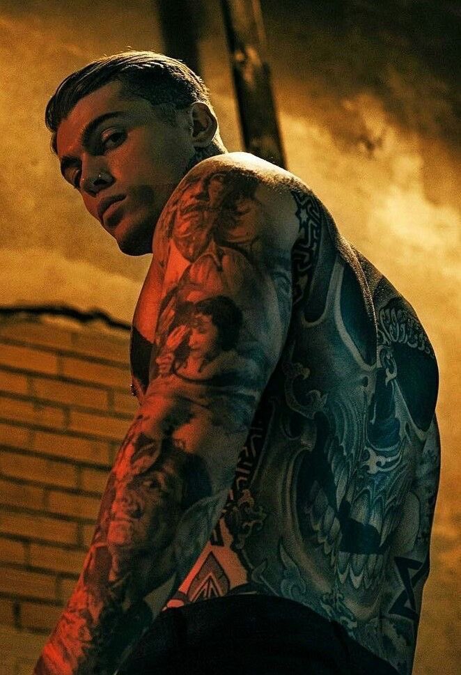 SweetButPsychox's tweet photo. #MCM #MCE goes to my amazing boyfriend @KoaKahale.

I honestly am the luckiest girl in the world and J get to call you mine. I love you baby so much. https://t.co/ni0k6ZM4VW