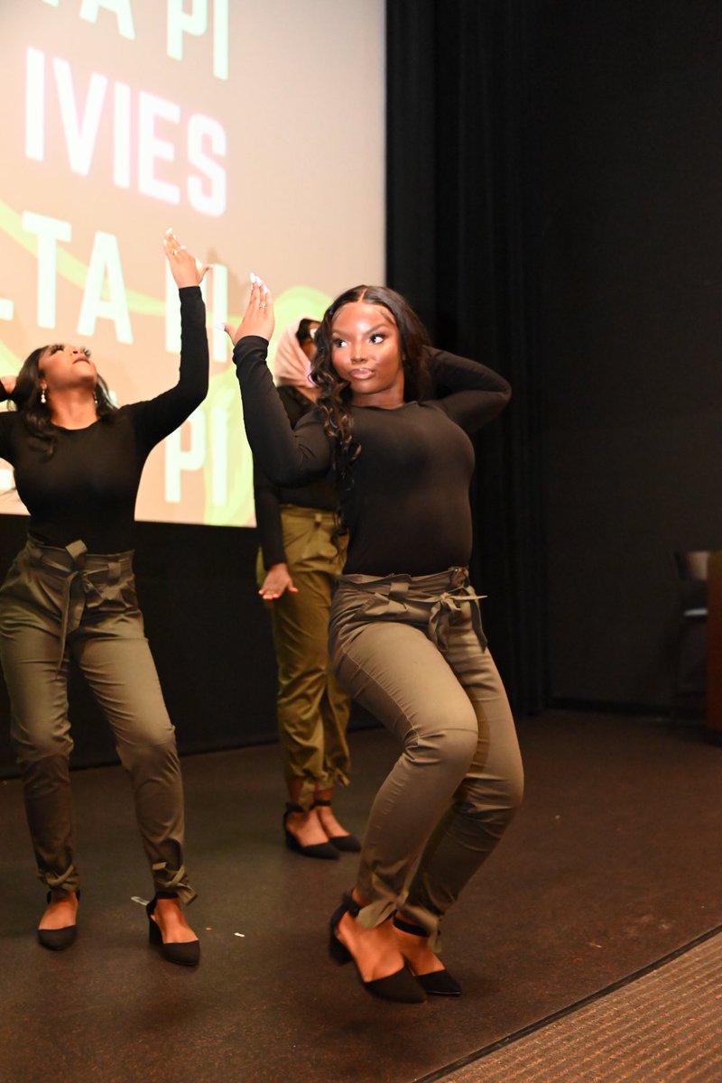 iamnadiamoore's tweet photo. It was all in God's perfeKt timing. Proud to announce I have joined the PHIRST &amp; PHINEST Alpha Kappa Alpha Sorority Incorporated✨

Allow me to reintroduce myself. Y'all may know me as Nadi but in AKAland, I'm known as KritAKAl K5re🪞
 
ΔΠ - Spr23’-LIV5💕💚 
#aka #alphakappalpha https://t.co/KyMPjtj351