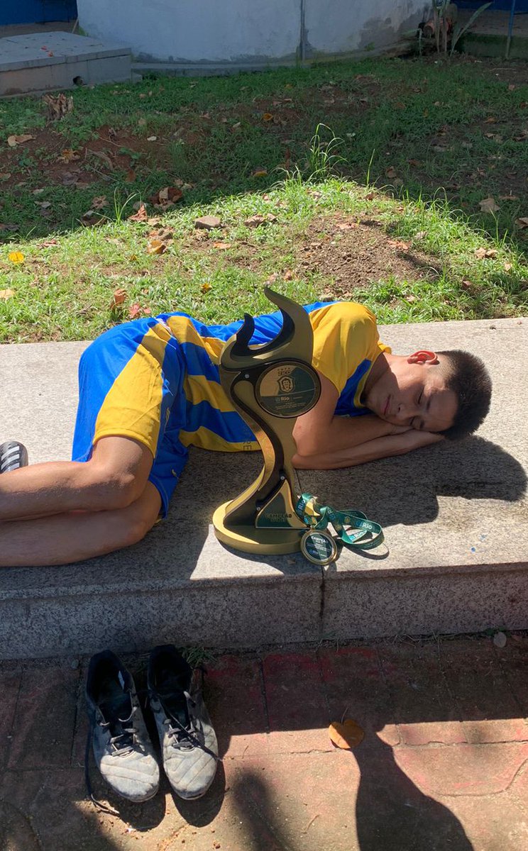 CoutinhoX07's tweet photo. Só agradecer a Deus mrm, +1 p conta 🏆⚽️🤟🏻❤️

cravei do empate na final✅
decidir nos pênaltis ✅
campeão 🏆✅ https://t.co/KtVxdzhf3Z