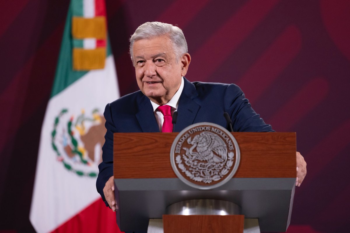 La economía mexicana creció 3.9% en el año (según INEGI de marzo de 2022 a marzo de 2023). Por primera vez en décadas hay crecimiento con distribución de la riqueza; crecimiento con bienestar. El salario aumentó 90% en términos reales y 25 millones de familias reciben apoyos.