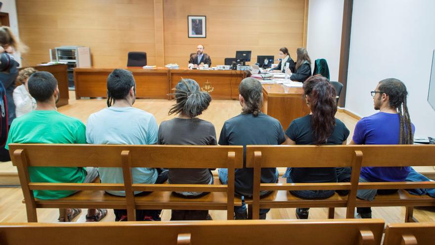 6 jóvenes irán a la cárcel por repoblar Fraguas si no lo evitamos. Seguimos con la campaña #FraguasLibertad en <a href="/goteofunding/">𝗚𝗼𝘁𝗲𝗼</a>. Todavía nos faltan 22mil € y solo quedan 17 días. Echamos una mano! Dona en:
goteo.org/project/fragua…