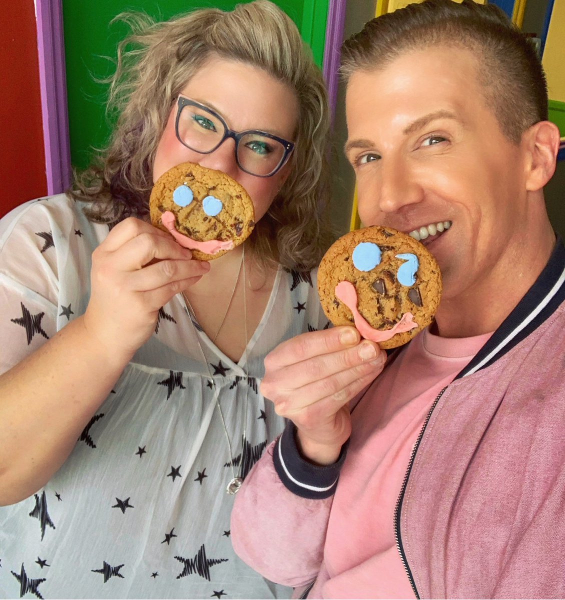 1043FreshRadio's tweet photo. .@MoRadio_ &amp; @ifyouseekjesse- It’s Smile Cookie week and every cookie makes a difference! 😀🍪 From today until May 7th, 100% of proceeds from every #SmileCookie sold at @TimHortons will support charities right here in Kingston, like the @KingstonHSC! 🥰  #ygk #smilecookies https://t.co/rAuRkgDET8