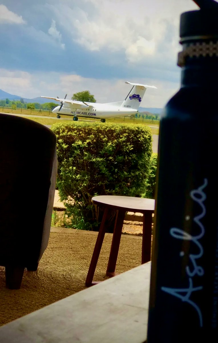 #Planespotting #Departure #Dash8 #BushFlight #Tanzania #safari #BushtoBeach