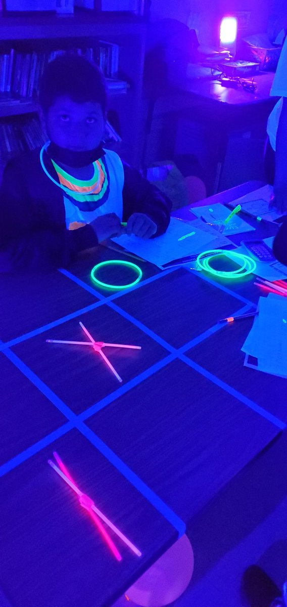 CarleyBeale's tweet photo. @HarrisonRdElem It's GLOW DAY! Ms. Libby's 4th grade math classes are reviewing for their upcoming math SOL by participating in a glow day challenge. https://t.co/trEM8K2GuH