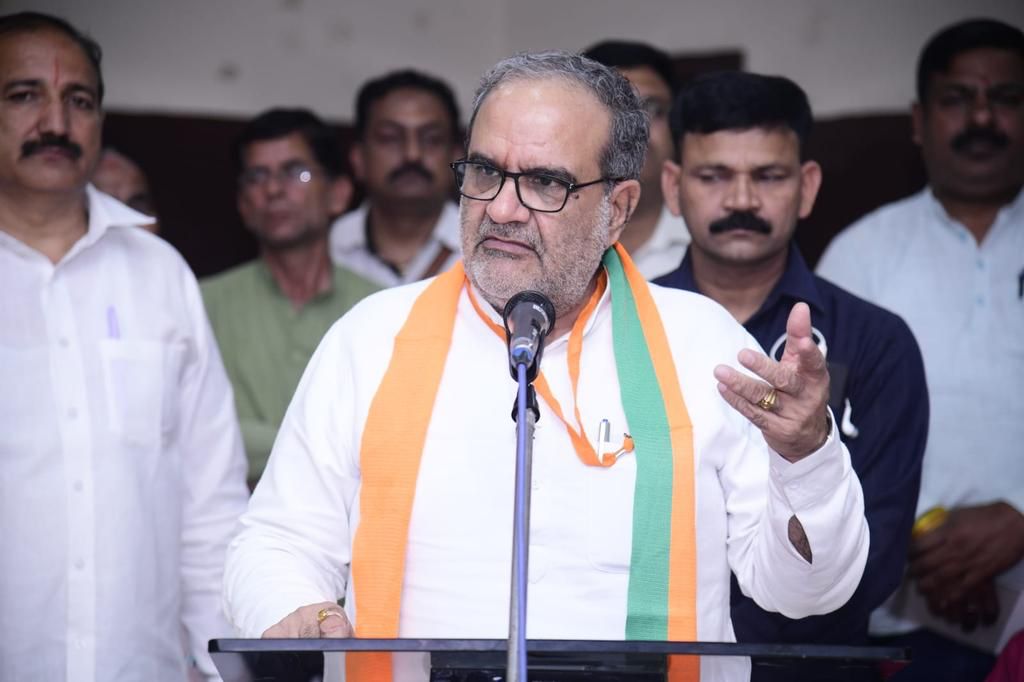 Indirasingh_Bjp's tweet photo. मा० प्रदेश अध्यक्ष भाजपा उत्तर प्रदेश  श्री @Bhupendraupbjp जी ने आज जनपद बिजनौर में नगर पालिका परिषद, बिजनौर के स्वयंवर विवाह मण्डप भाजपा कार्यालय में नगर निकाय चुनाव 2023 हेतु आयोजित "कार्यकर्ता सम्मेलन" में नगर पालिका परिषद, बिजनौर भाजपा प्रत्याशि श्रीमती इंदिरा सिंह जी के 1/2 https://t.co/boYWG5GP0I