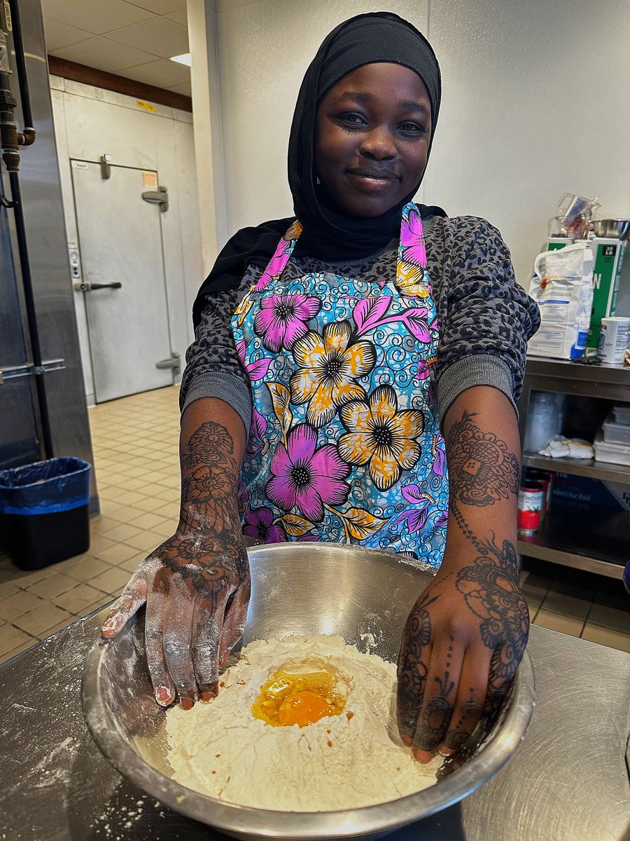 Furahi_ATFH's tweet image. We had an amazing time cooking with Conner 65 last month! We had 12 fantastic students who made some delicious dishes together!! 

#cookingwithfriends #furahicookingclass #deliciousdishes #cookingclasses #clefoodies #students