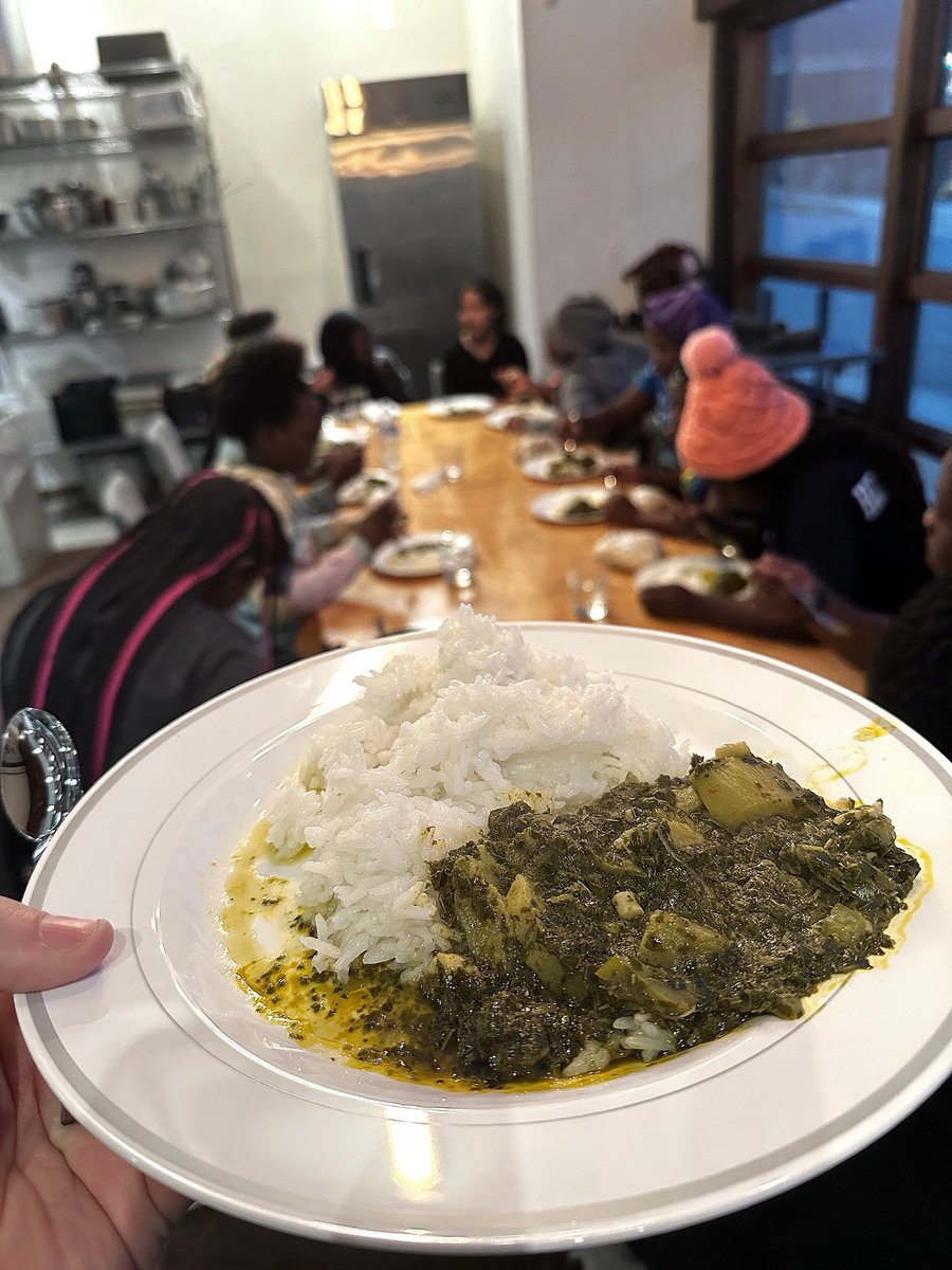 Furahi_ATFH's tweet image. We had an amazing time cooking with Conner 65 last month! We had 12 fantastic students who made some delicious dishes together!! 

#cookingwithfriends #furahicookingclass #deliciousdishes #cookingclasses #clefoodies #students