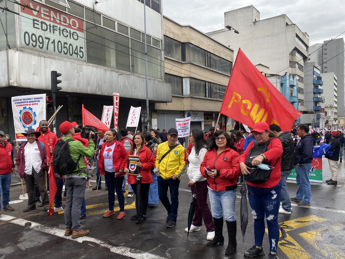 Dirigentes de las centrales sindicales agrupadas en el Frente Unitario de Trabajadores FUT inician las marcha unitaria por el 1 de mayo
