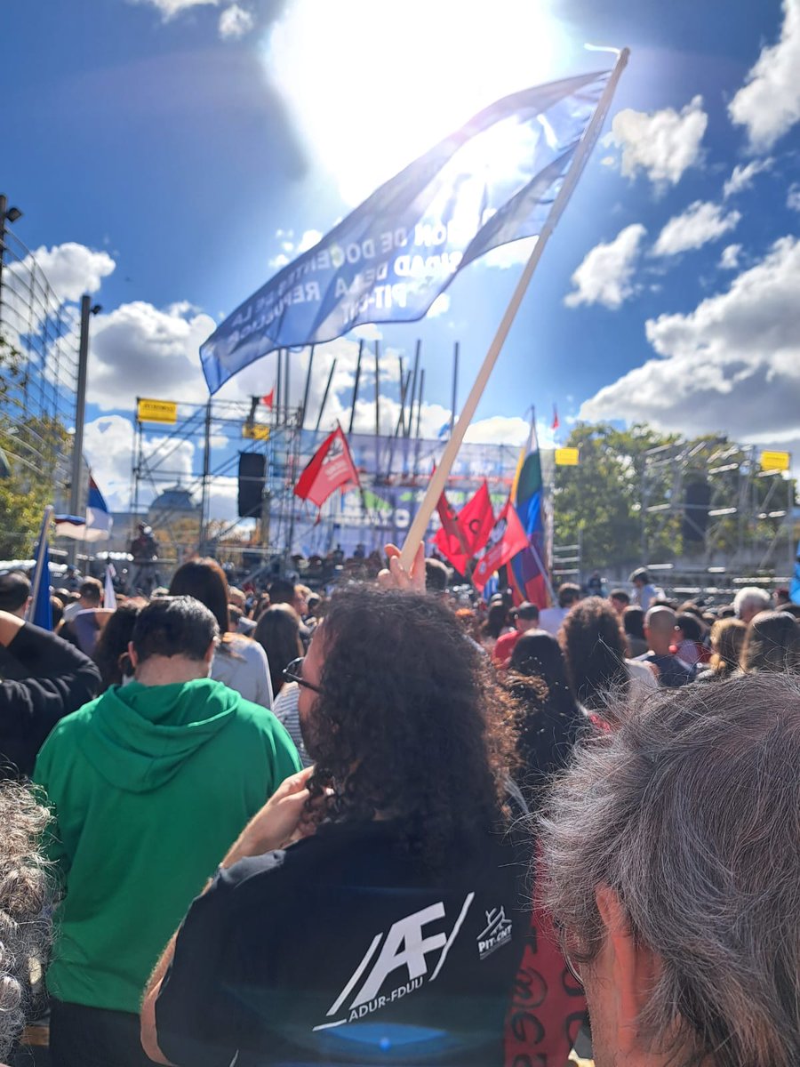 adur_udelar's tweet photo. Feliz día trabajadorxs💪🏾Que la memoria dé arraigo a las luchas del presente para forjar un futuro de justicia. !Viva el 1ro de mayo¡ https://t.co/Ya5E5CjRNf