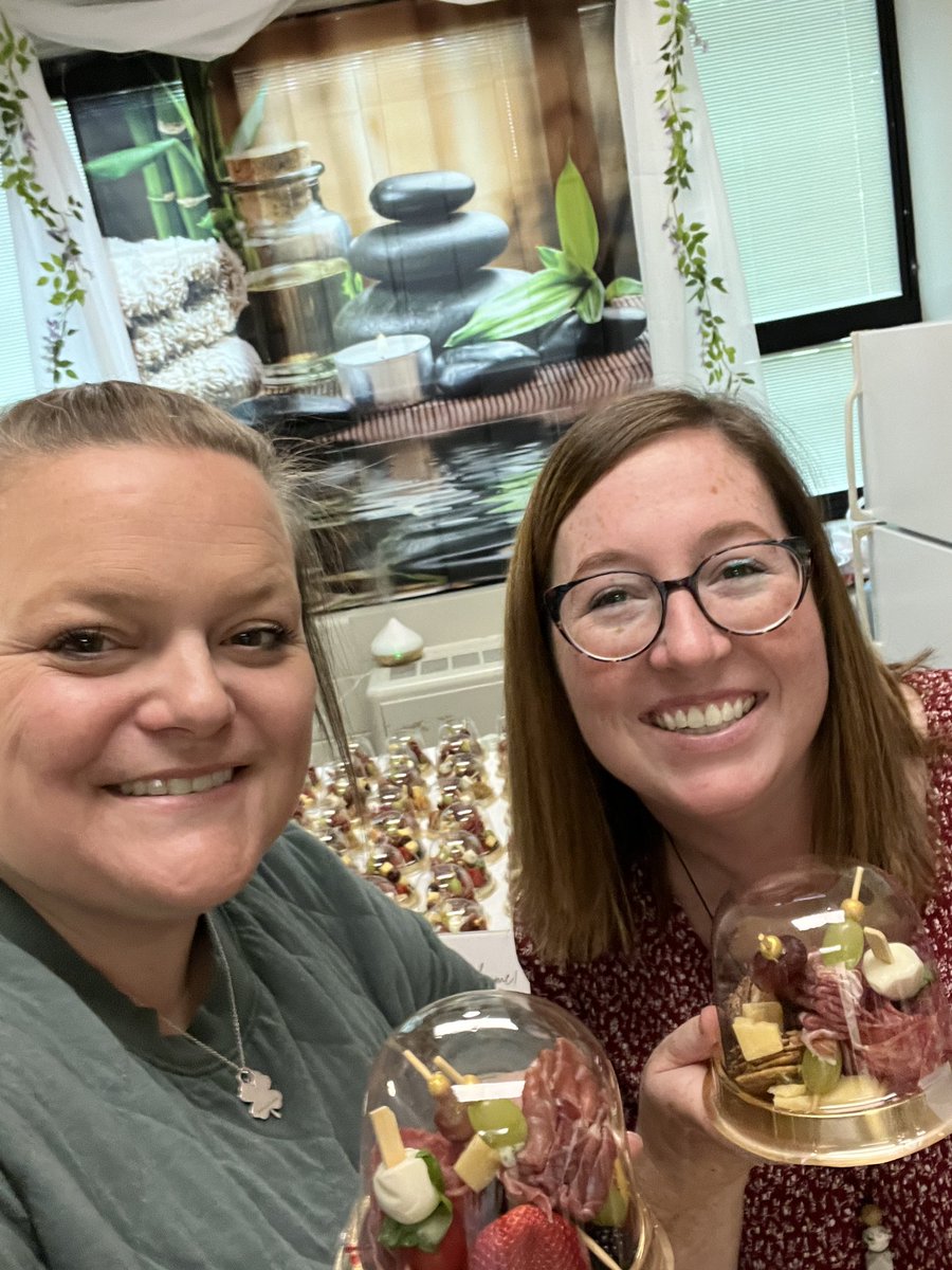 MrsQ_LM's tweet photo. OMG! We have the absolute best PTO in the world!!! Thank you for your support, love, and appreciation. #LMPride @LM_Schools @mflorence_LM https://t.co/kfEBJfg6mZ