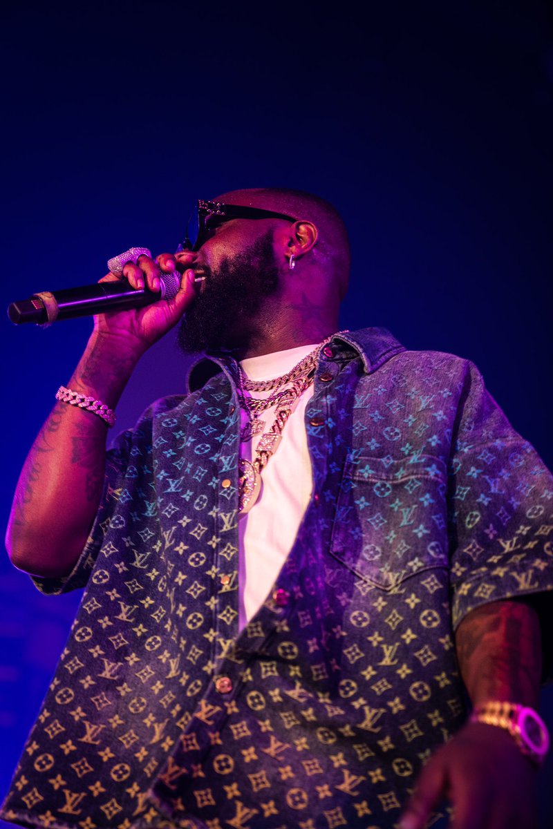 davido's tweet photo. DUBAI THANK YOU FOR YOUR ENERGY!

We had an incredible time together for which I am extremely grateful. Thank you to everyone who made night 2 TIMELESS!

And we’re just getting started tearing up the stage! US Tour Tickets available now, link in bio ⏳ https://t.co/JB64O7tmI5