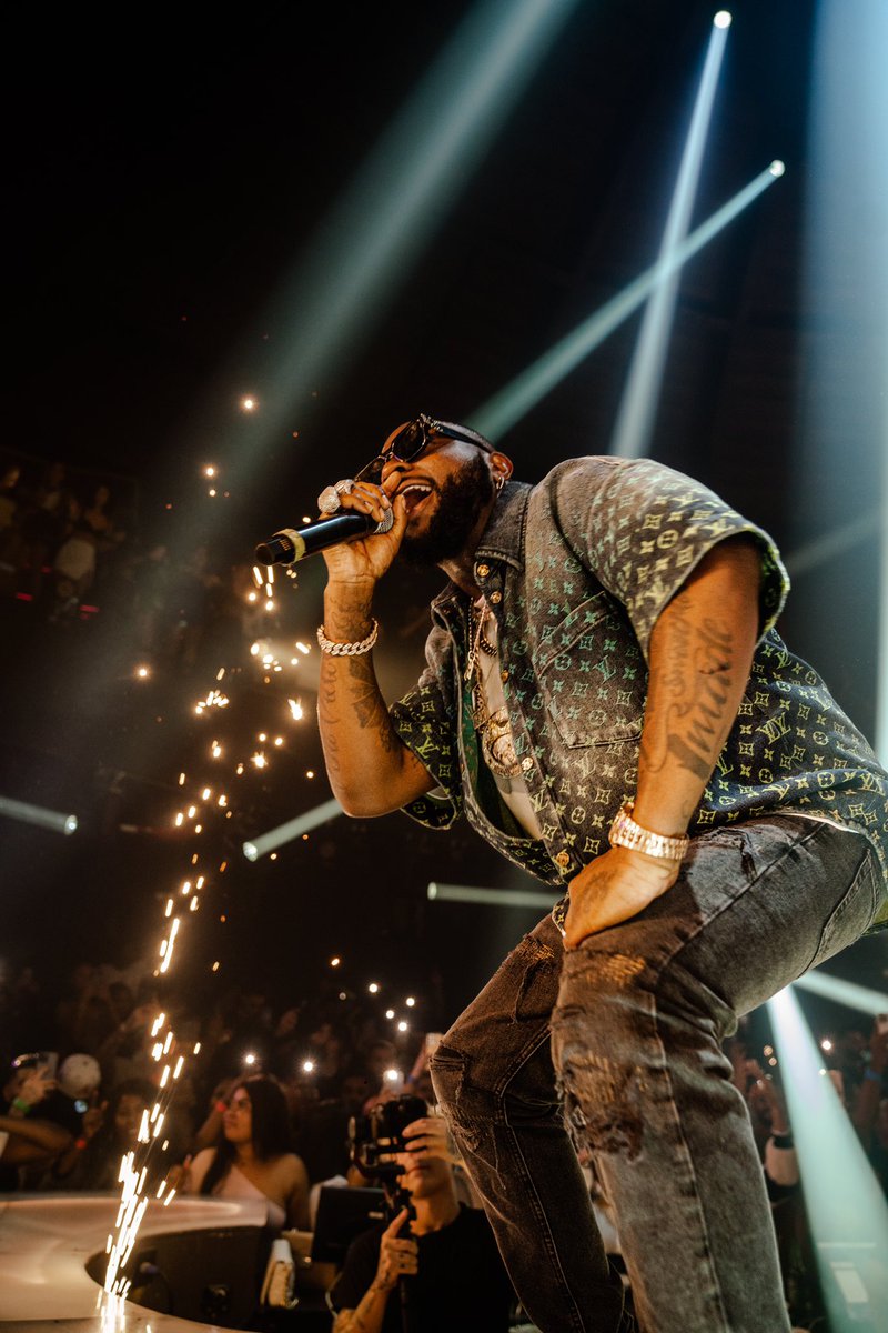 davido's tweet photo. DUBAI THANK YOU FOR YOUR ENERGY!

We had an incredible time together for which I am extremely grateful. Thank you to everyone who made night 2 TIMELESS!

And we’re just getting started tearing up the stage! US Tour Tickets available now, link in bio ⏳ https://t.co/JB64O7tmI5