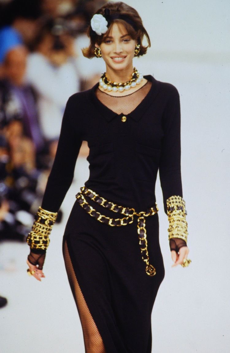 MELlSSAMICHELLE's tweet photo. Karl Lagerfeld was big on accessories… there’s really no excuse this year lol. https://t.co/bFFpwYCXmq