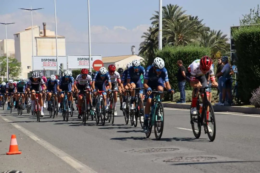 Valverde_Team's tweet photo. 🏡 Papel destacado de los equipos masculinos en el Criterium Ciudad de Murcia. 

Alberto Pérez completó la carrera reina como mejor sub 23, al tiempo que los juniors trataron de tomar el control sobre un circuito llano. Con todo, Diego Aparicio aseguró el tercer puesto. https://t.co/POWFAclEwy