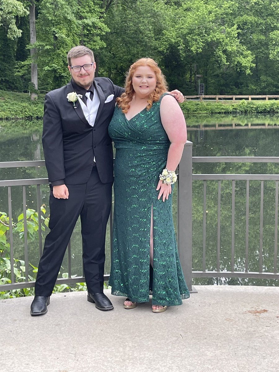 AngelaMunsie's tweet photo. @davidsbridal Thank you for making my daughter feel like a 👑 Princess💕on prom🪩night! Shout out to Greensboro NC store and their top notch customer service! 🎉💯 https://t.co/AJRthTZLuA