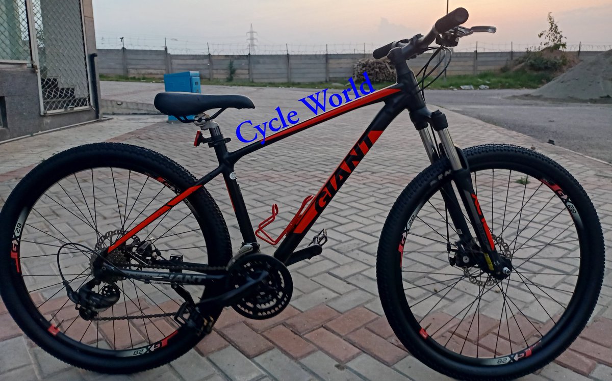 CycleWorldpk's tweet photo. 17" Frame Size Full Alloy Giant Brand Atx Model Bicycle with Shocks, Dual Disc Brakes &amp; Shimano Gears. 

Delivery Available all over Pakistan

Google "CYCLE WORLD" OR
Sms/Call /WhatsApp for more details
0312-8863404

 #17framesize #giantbikes #giantescape  #allsizesavailable https://t.co/5POk3poHeQ