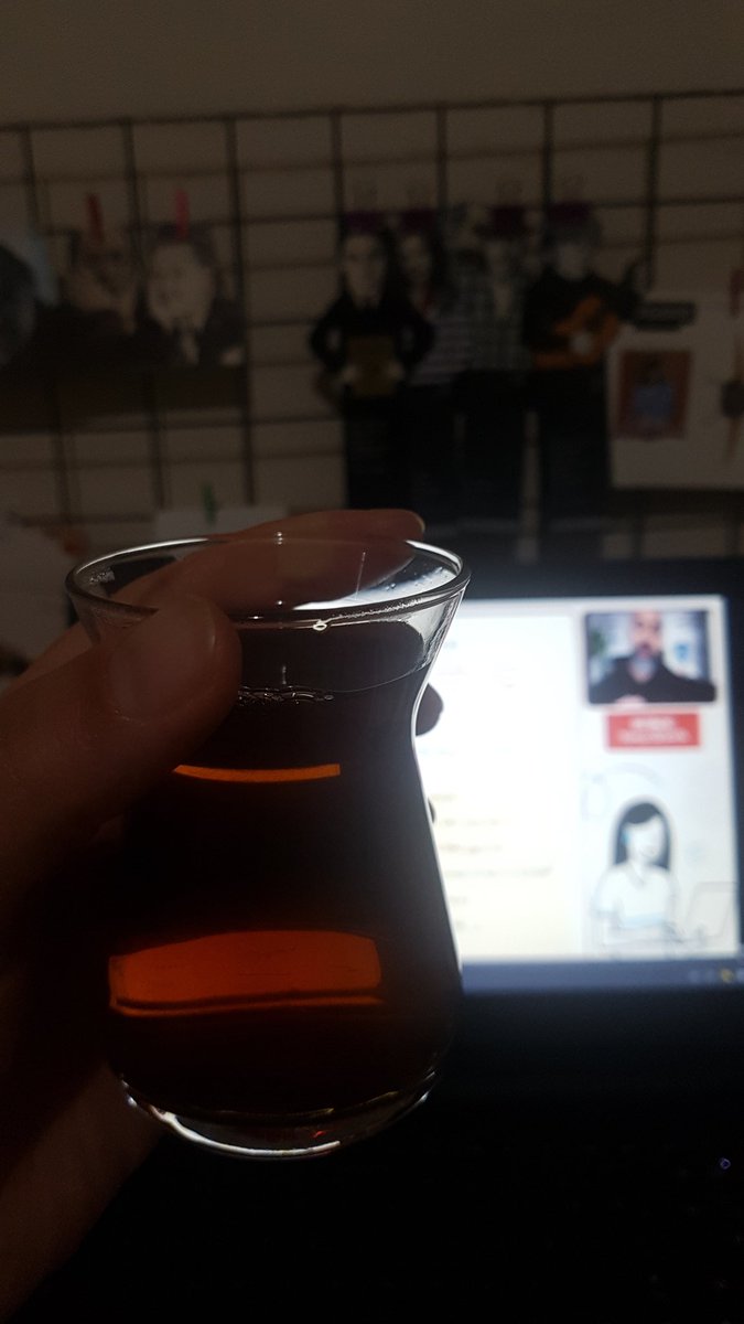 dstan_mrve's tweet photo. Ben bu masaya tekrar oturdum. Geçen sene heyecanla çalışıyordum.Ilk sınavım çok iyi geçti ve iptal oldu sırf bu yüzden atanamıyorum. Neden iptal edildigi bile açıklanmadı. Şimdi korkarak çalısiyorum, çalışmak yetmiyormuş sayenizde acı bir sekilde anladım #RekorAtamaDedikleri45Bin https://t.co/Hax1PKRwRb