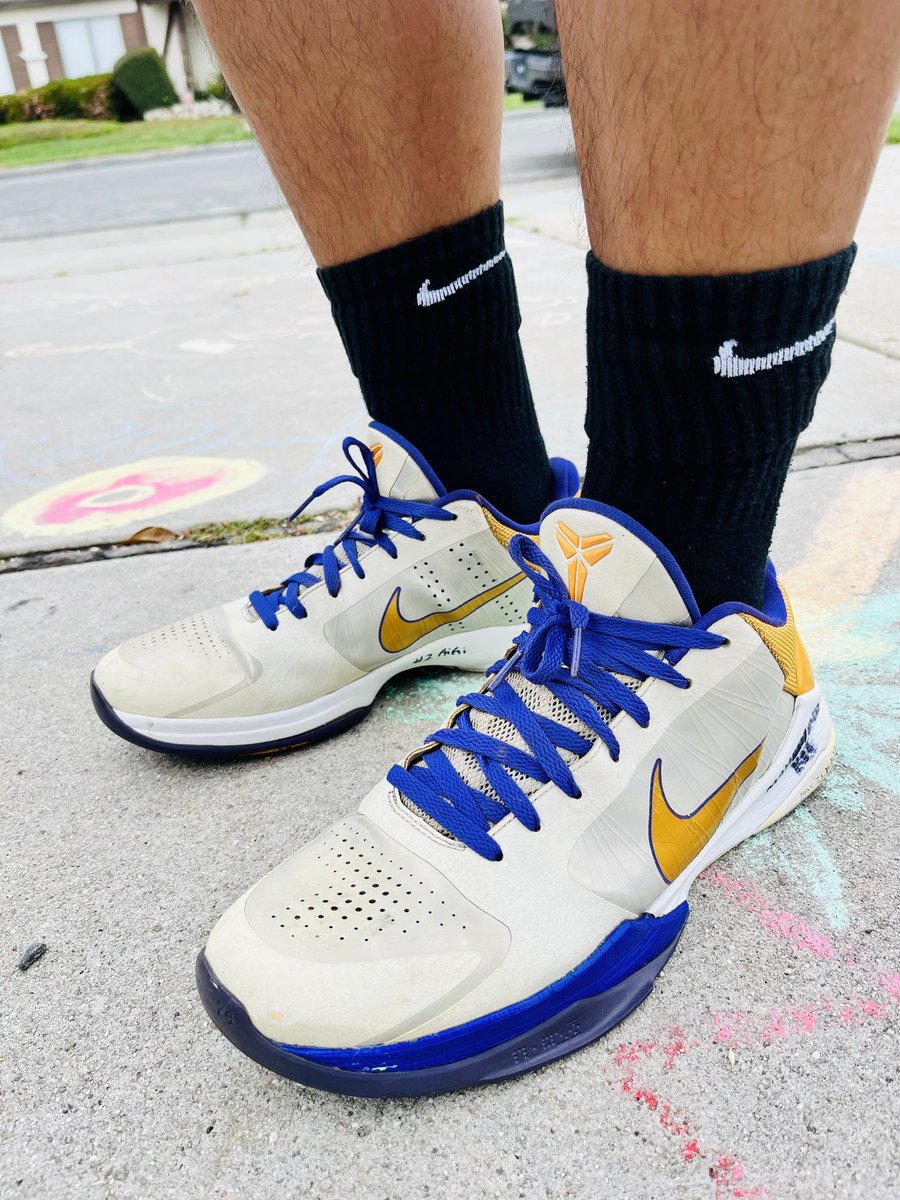 kb8thekid's tweet photo. Welp, my daughter didnβt get Kobeβs, but i have mine π sucks for her. Happy bday GiGi. #nike #nikebasketball #kotd #wdywt #kobe #zkv #kobev #5thring #gigi #mambaandmambacita @Nike @nikebasketball https://t.co/FFCeCj7ijX