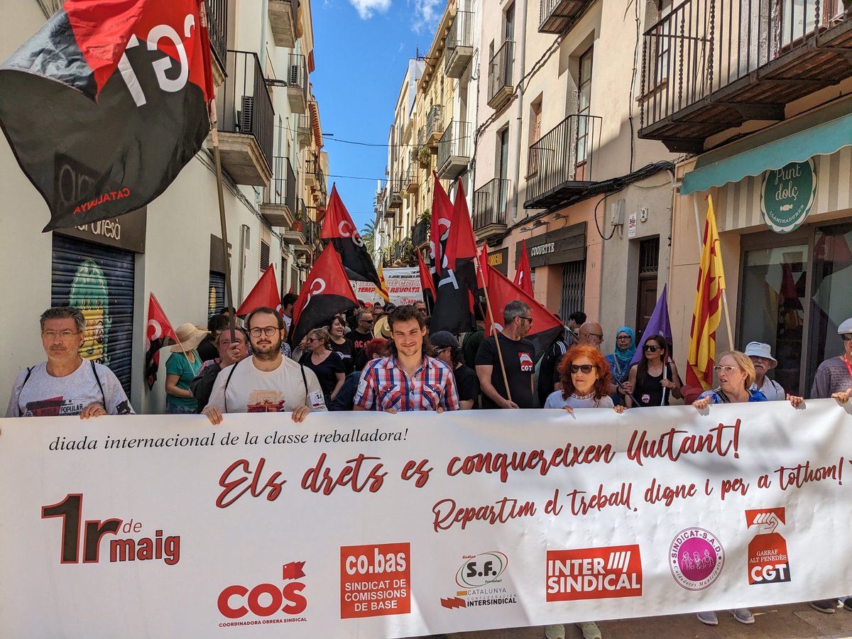 UcfrGarraf's tweet image. Manifestació #1demaig a Vilanova i la Geltrú.
Nadiua o estrangera la mateixa classe obrera!
#regularitzacioXtotes #regularizacionya
