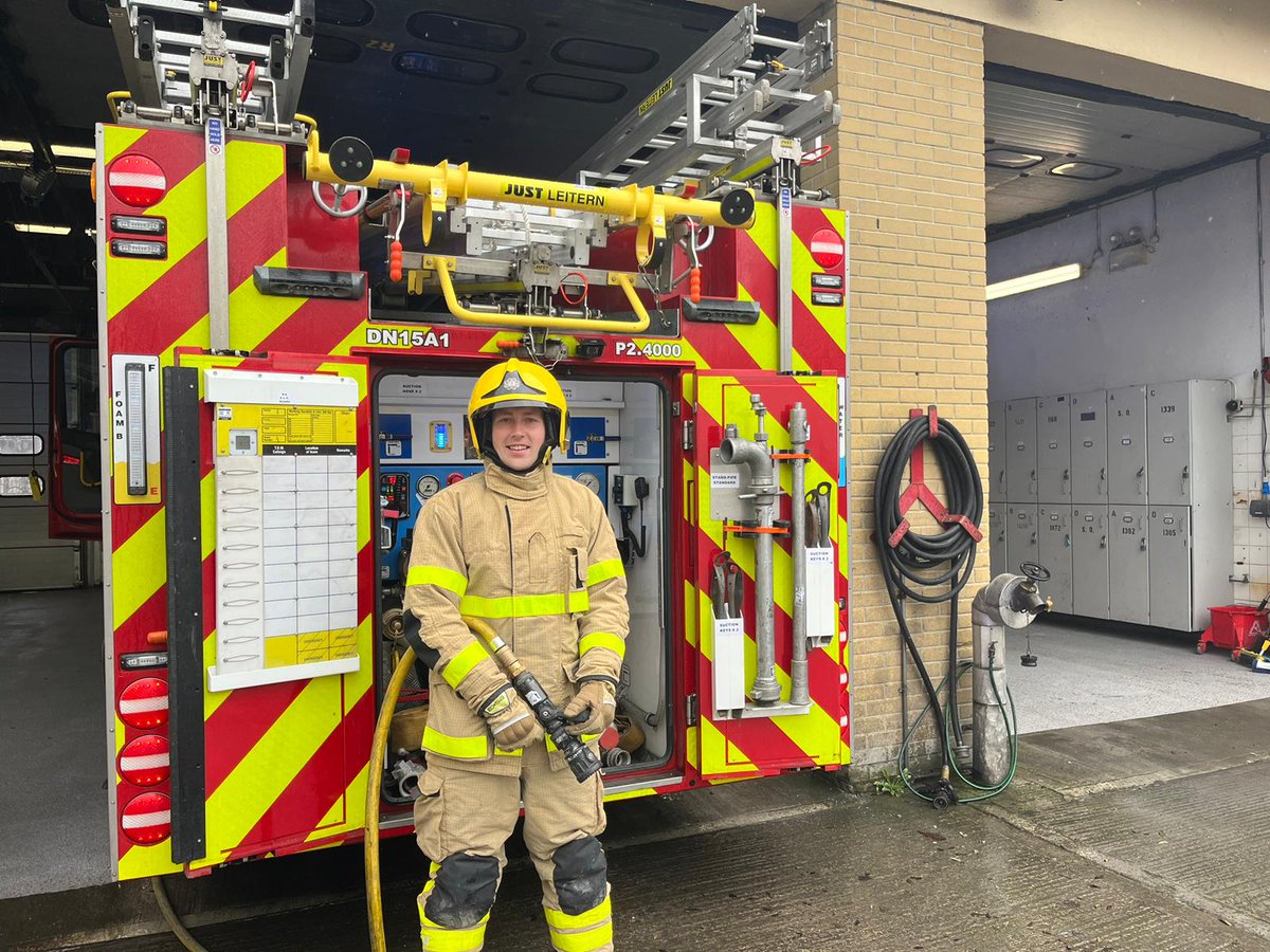 Fiona adapts to life on the job with the <a href="/AmbulanceNAS/">National Ambulance Service 🇮🇪🚑</a>, Peter begins his paramedic training with the <a href="/DubFireBrigade/">Dublin Fire Brigade</a> and Danielle trains to be a coxswain with Foyle Search and Rescue in Derry. Don't miss 999 Faoi Oiliúint tonight at 8pm on <a href="/RTEOne/">RTÉ One</a>. bit.ly/3UCWzjM