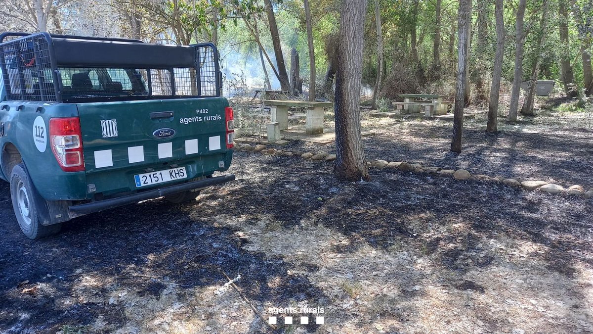 agentsruralscat's tweet photo. ℹ️🔥L'incendi forestal d'Algerri (Noguera), estabilitzat per @bomberscat, afecta una superfície aproximada de 10 ha, segons dades provisionals.

Les causes estan en investigació.  La principal hipòtesi amb la qual es treballa apunta a l'activitat en una zona de pícnic. https://t.co/PnaGlP6bHe