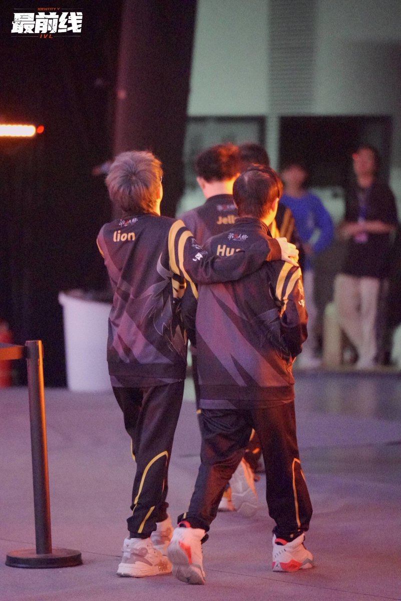 WolvesIDV_Intl's tweet photo. 📸 Pictures from today's match taken and posted by IVL Frontliner on Weibo 💛
#Wolves_COAVI
(1/2) https://t.co/z6HN4WCTQa