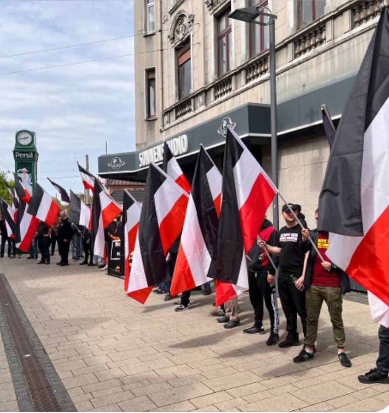 QuerdenkenRE's tweet photo. #re0105 die Persil Uhr in #recklinghausen ist bei 19:33 stehengeblieben. https://t.co/BfTZQRBNIT