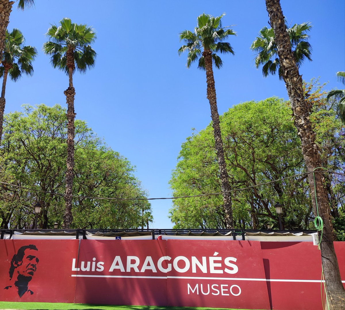 DlaRosaFC's tweet photo. Este mediodía hemos asistido a la inauguración de la exposición que organiza Sevilla es Fútbol en El Prado de San Sebastián. Como en eventos anteriores hemos colaborado con numerosas piezas. Hasta el jueves 4 la puedes visitar como antesala de la final de la Copa del Rey. https://t.co/mlz5DooFWv