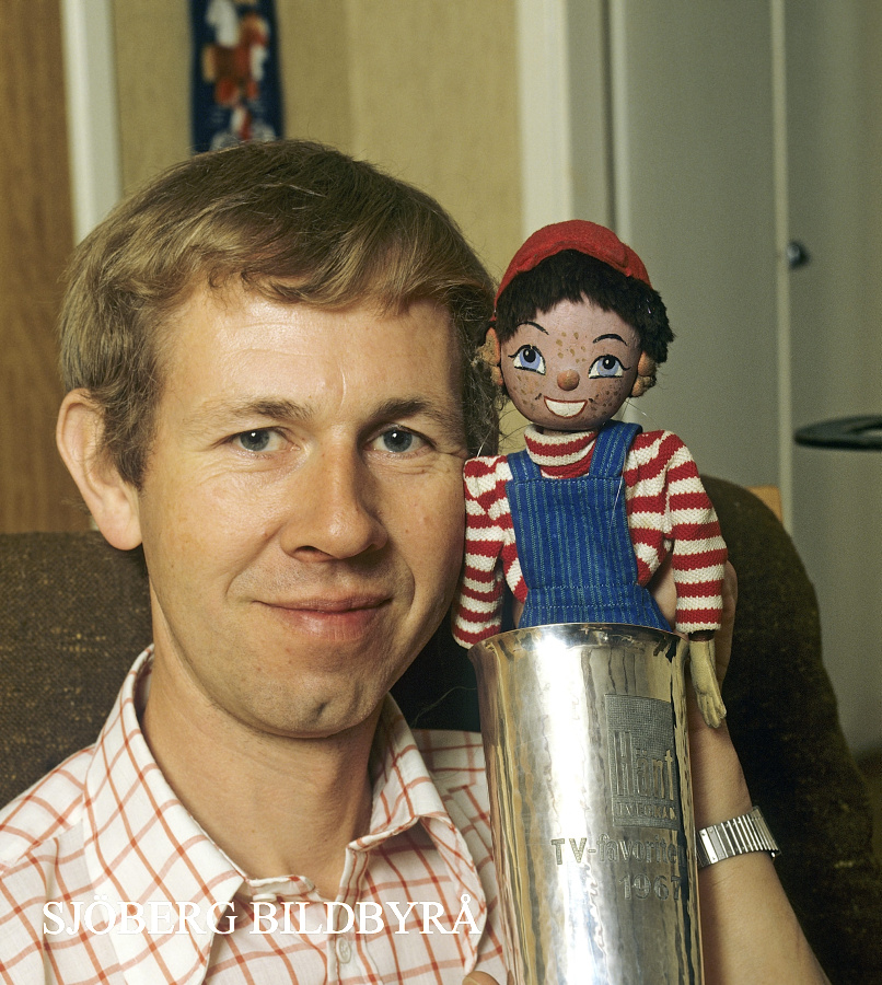 Sjobergbild's tweet image. Ola Lundberg har avlidit, 81 år gammal. Mest känd för att ha gjort rösten till marionettdockan Televinken i barnprogrammet &quot;Anita och Televinken&quot; tillsammans med Anita Lindman som började sändas 1964. 

#Nyheter #Television #tvprogram #klassiker Färgfoto Åke Cyrus