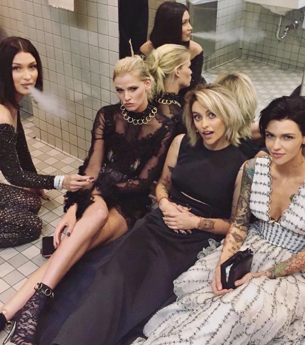 notgwendalupe's tweet photo. celebrities at the met gala bathroom https://t.co/8AtkR3MXmB