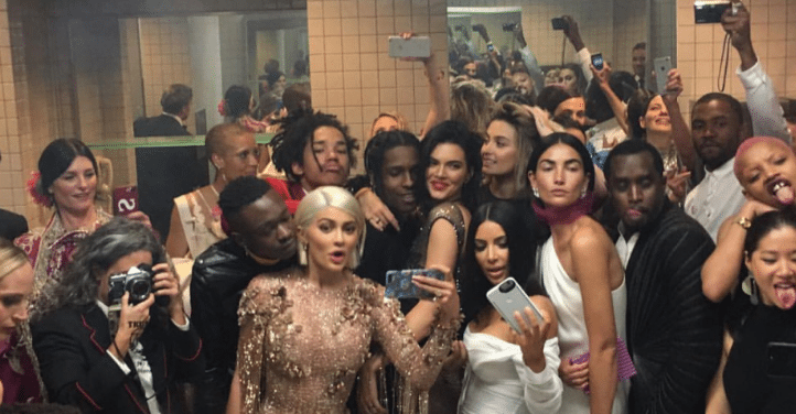 notgwendalupe's tweet photo. celebrities at the met gala bathroom https://t.co/8AtkR3MXmB