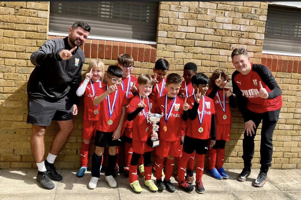 WELL DONE U7 YELLOWS!! 

Under 7s yellow won their first ever tournament this morning!!

U7 Plate Champions at the Shortstown Rangers FC Football Festival 

Very happy coaches and players!!!  Great start to tournament season

Well done everyone!!