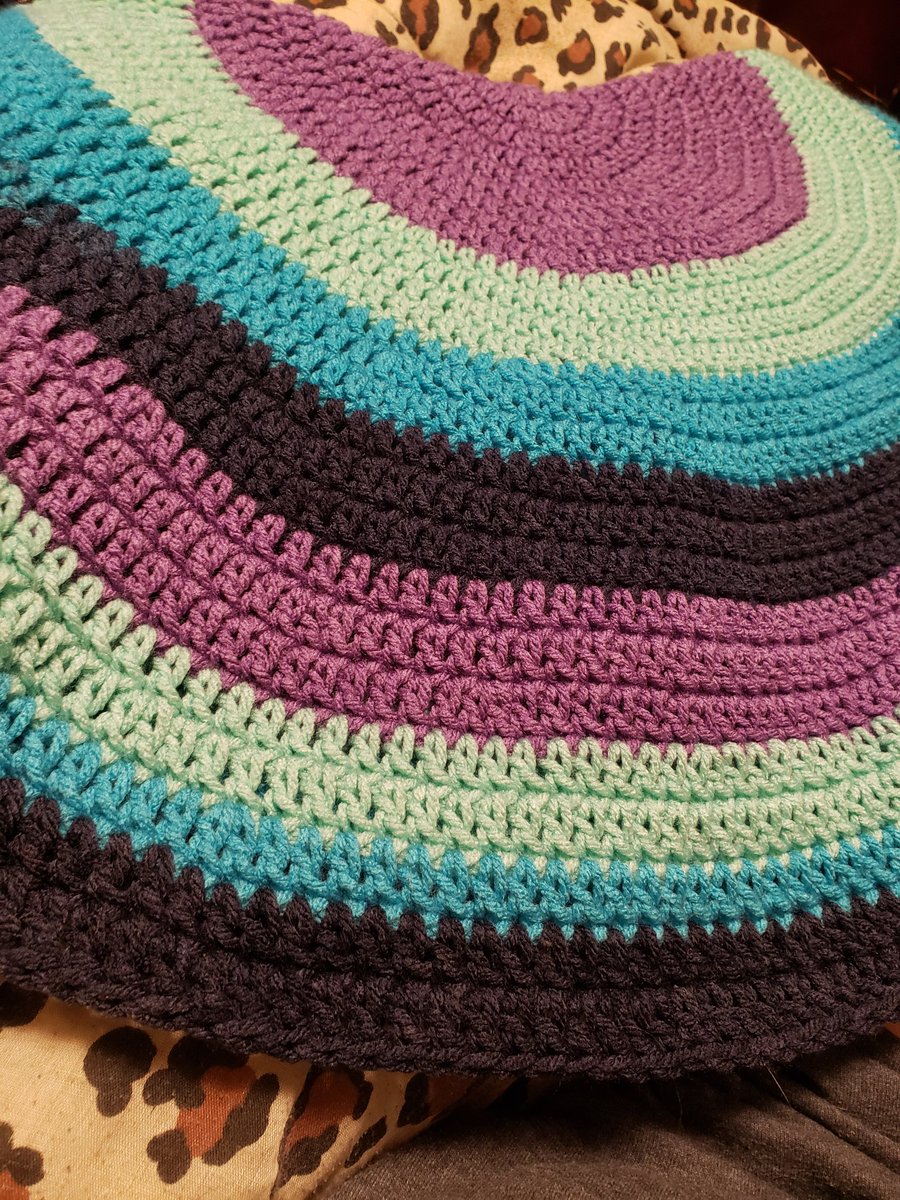 mewlsby's tweet photo. Hai, furrends. Sorry I's bees so bizzy. Mah hooman losted her mommy, so i's been da crooner fer to comferts her. Da yarn finds am on sale to helps wif espensives for hers mommy. Dad Katmats am warms an masheen washibal.  Yoo wants to halp?  Peease sends em DM 💜Fankies!! 💙 https://t.co/Jf2fHo5wkU