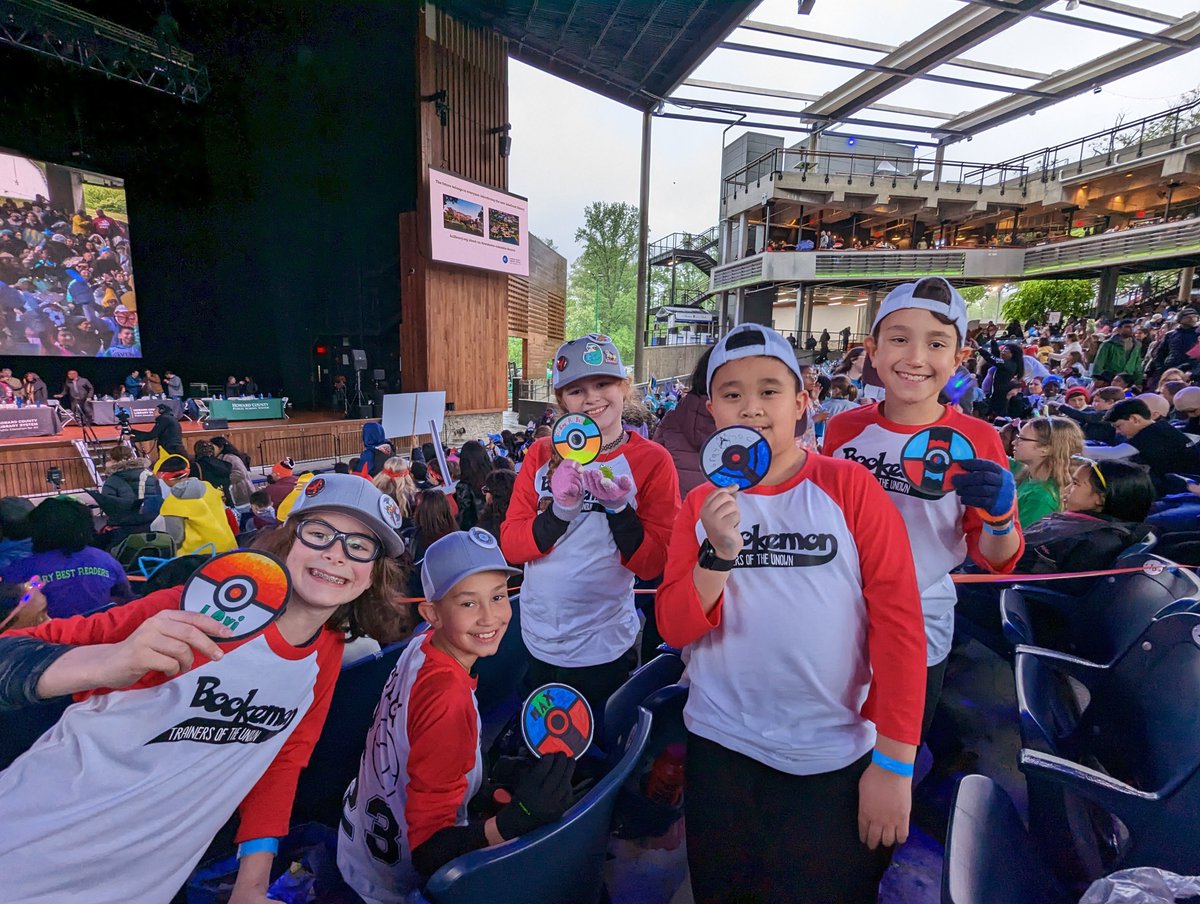 LibrarianTYi's tweet photo. So proud of all the @hcpss_jhes students for braving all the elements and hanging in there at this year's #HoCoBoB23 📚🥳
#HoCoBoB @MerriweatherPP  @HoCo_Library  #CelebrateHCPSS https://t.co/8iQZWGY3ps