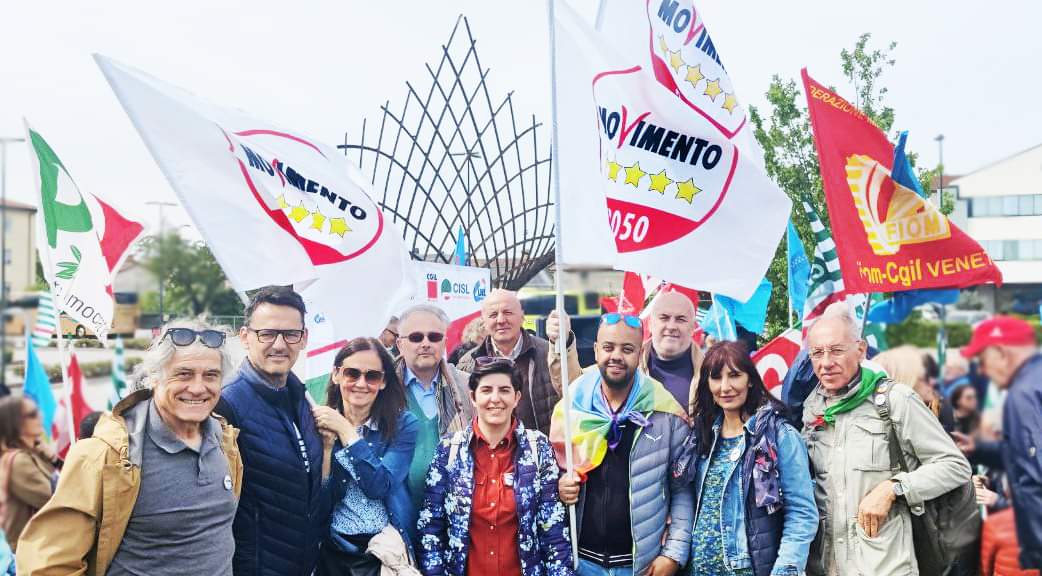 maurimes's tweet photo. #1maggio a sostegno dei #lavoratori .
#m5s #treviso ha partecipato alla manifestazione davanti l'ospedale organizzata dalle sigle dei sindacati.
#diritti #lavoro #dignita #noprecariato https://t.co/pSfpO1Nwtg