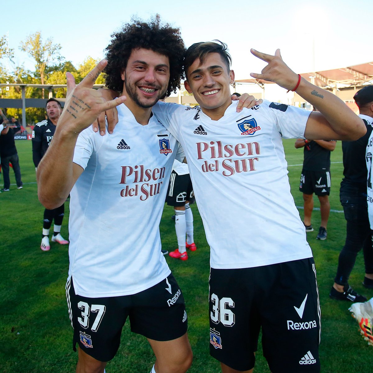 ColoColo's tweet photo. ¡Feliz cumpleaños, 𝐏𝐞𝐥𝐮𝐜𝐚! 👏🏼🎂 

Un año más que celebras junto a Colo-Colo y su gente, que te han visto crecer y demostrar que estas para grandes desafíos 👊🏼⚪️⚫️ https://t.co/r2nYxFq5ga