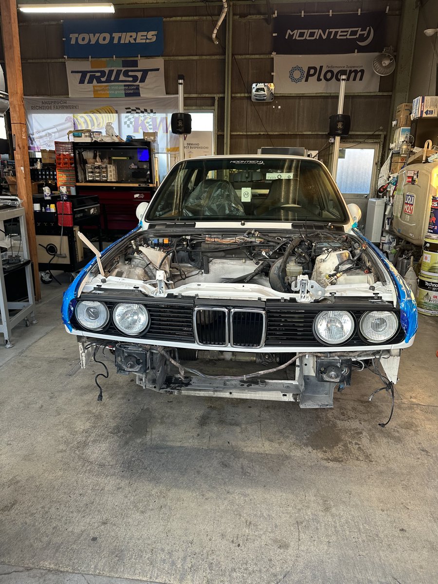 E30M3

ついにドリームカーが完成しました。
納車から約10ヶ月程投稿を我慢し、やっと乗り換え投稿が出来ます🥲
イベント前忙しいにも関わらず、ここまでのクオリティで仕上げて貰い、朝まで作業してくださった夫と従業員の方々に頭下がります。ありがとうございました😊