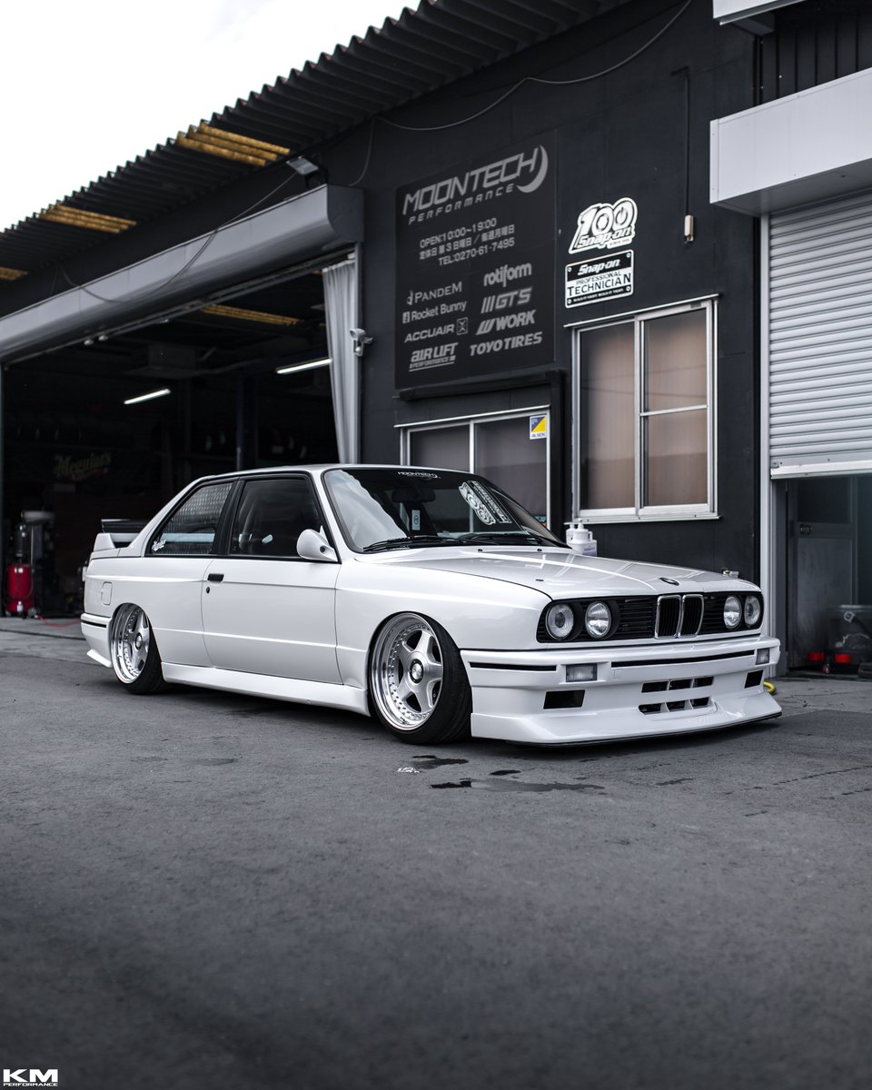 aichaaan0322's tweet photo. E30M3
ついにドリームカーが完成しました。
納車から約10ヶ月程投稿を我慢し、やっと乗り換え投稿が出来ます🥲
イベント前忙しいにも関わらず、ここまでのクオリティで仕上げて貰い、朝まで作業してくださった夫と従業員の方々に頭下がります。ありがとうございました😊 https://t.co/srivY9BKoD