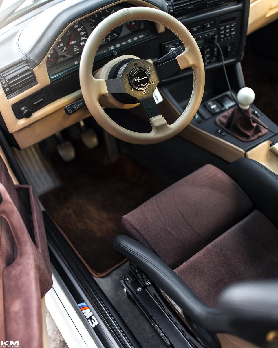 aichaaan0322's tweet photo. E30M3
ついにドリームカーが完成しました。
納車から約10ヶ月程投稿を我慢し、やっと乗り換え投稿が出来ます🥲
イベント前忙しいにも関わらず、ここまでのクオリティで仕上げて貰い、朝まで作業してくださった夫と従業員の方々に頭下がります。ありがとうございました😊 https://t.co/srivY9BKoD