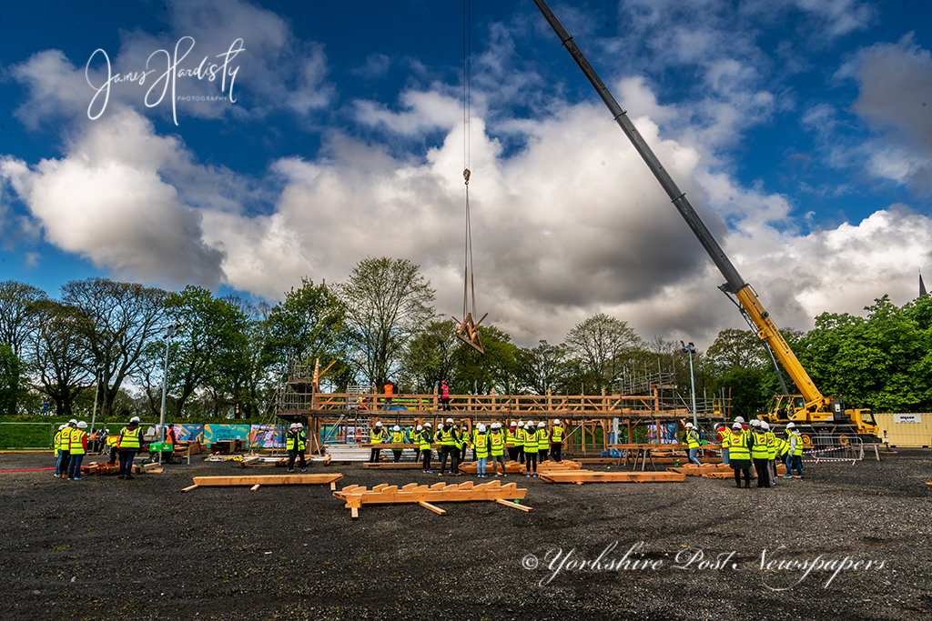 snapperjim's tweet photo. The building of #TheWOWBarn in #Leeds, by over 300 Barn Raisers from across West Yorkshire #women, #girls and #nonbinary people over a 24-hour period with events from 8th to 21st May see more #online @yorkshirepost @LeedsNews @AMALtdPR #LeedsYearOfCulture2023 @LeedsCC_News https://t.co/1aHO9tJkXO
