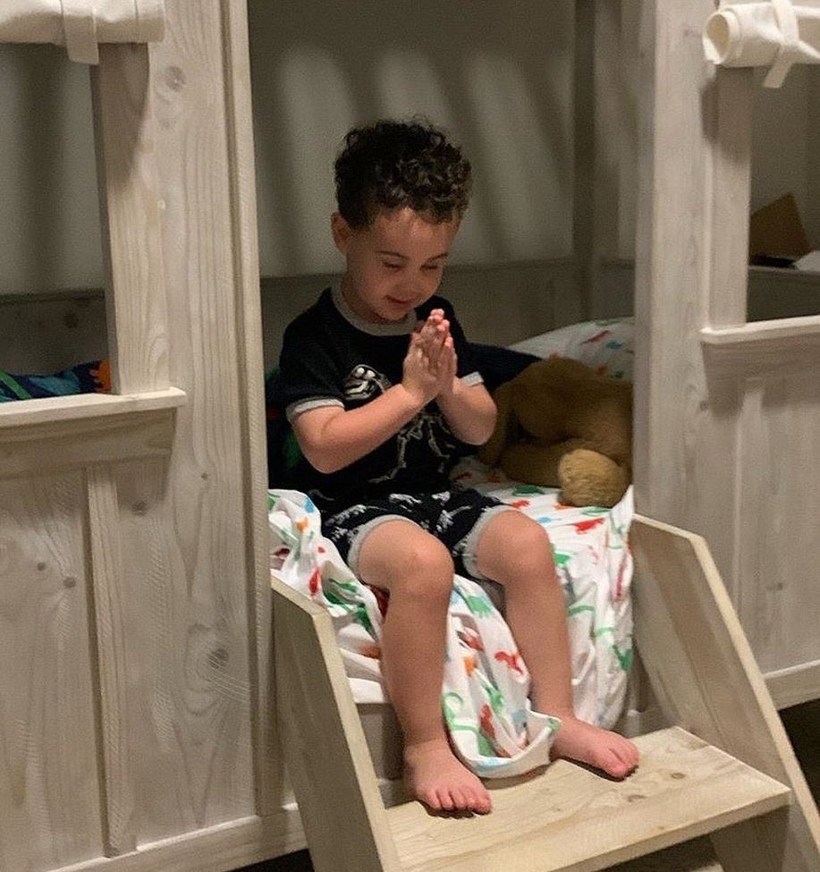 Boston_Diehards's tweet image. Me praying the Celtics pick us up with a decisive game 1 win after the Bruins ripped our hearts out and smashed it