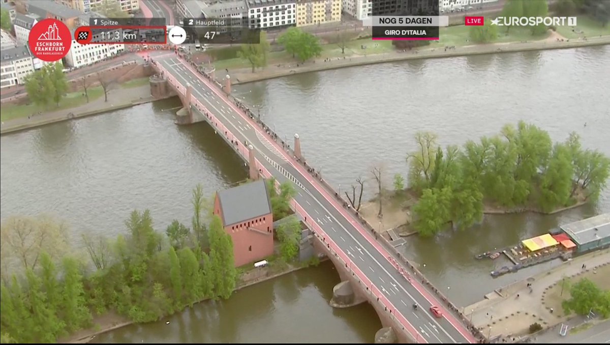 #EschbornFrankfurt 🇩🇪🚴‍♂️ 
#Radklassiker 🇩🇪🚴‍♂️
Brug Over Troebel Water 🤓